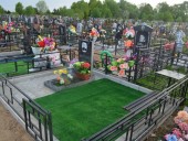 Благоустройство захоронений искусственной травой